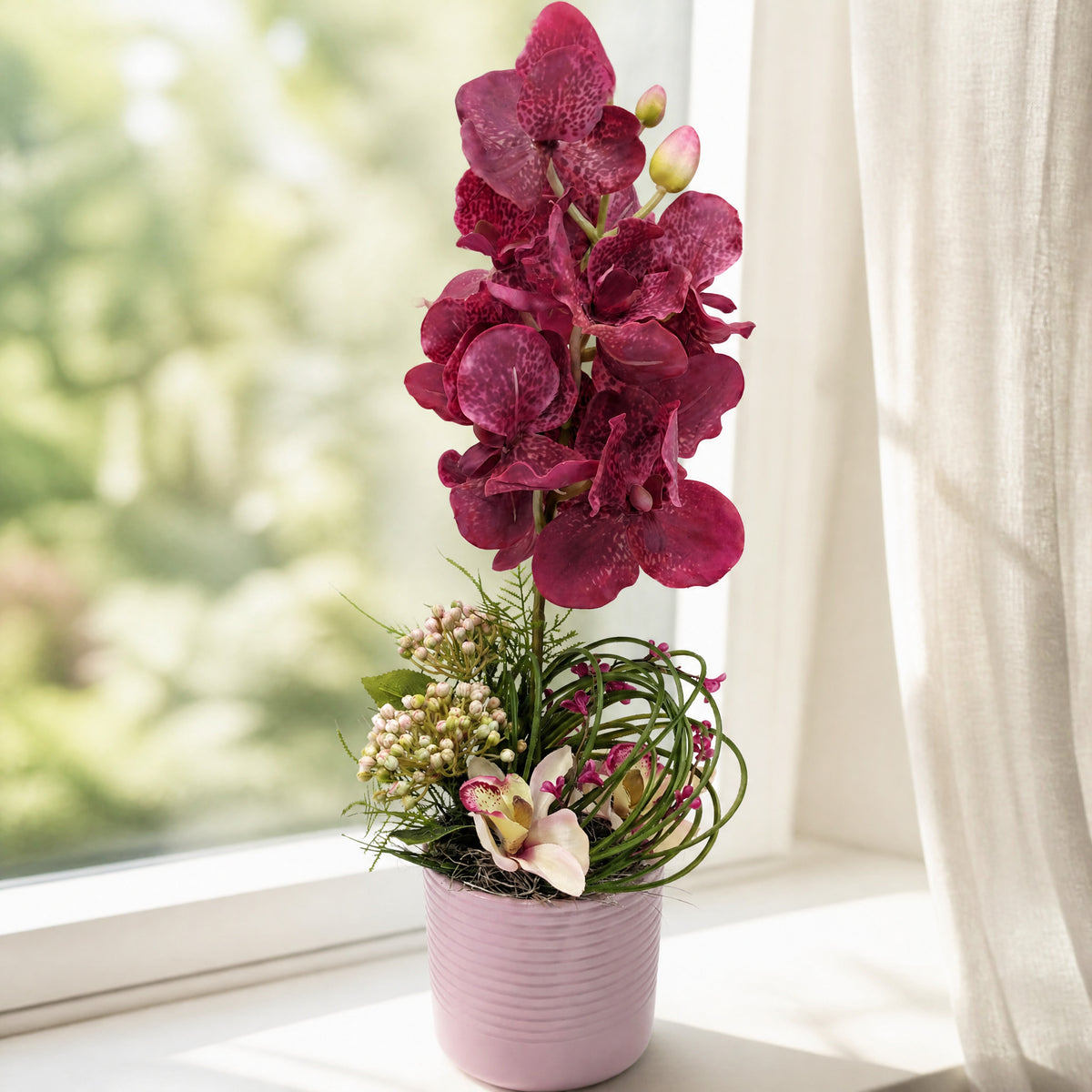 Szene Frühlingsgesteck Orchidee Gräser rosenholz rosa in Keramikvase