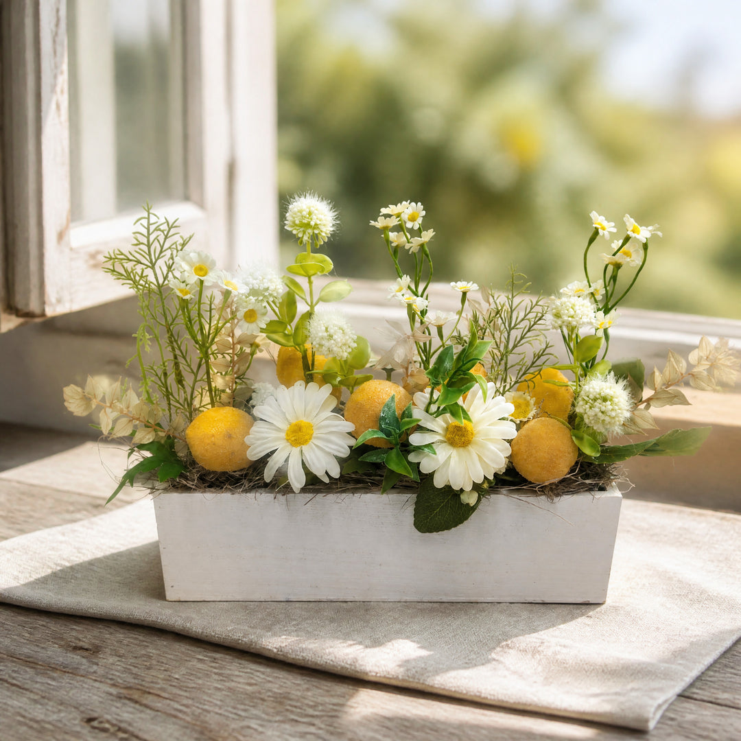 Szene Sommergesteck Zitronen Margeriten Kamille gelb weiss
