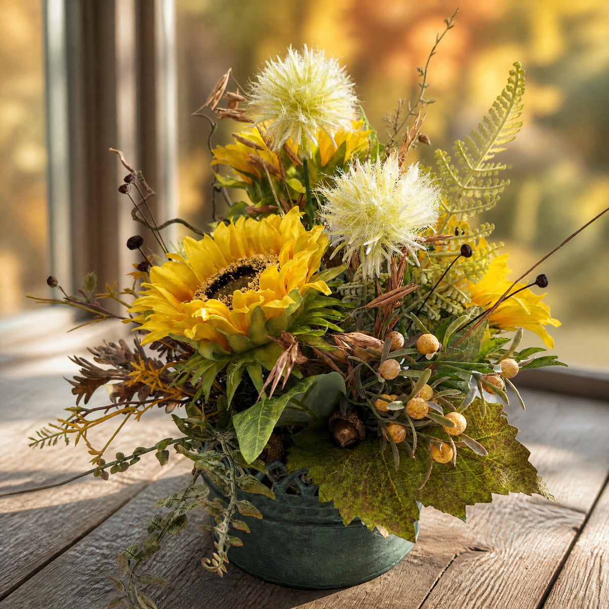 Szene Herbstgesteck Sonnenblumen Gräser Beeren gelb grün