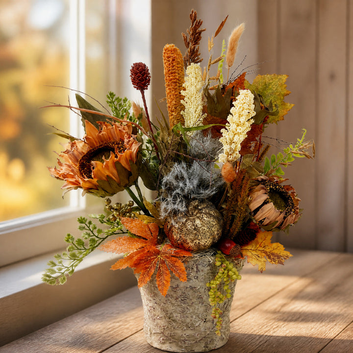 Szene Herbstgesteck Sonnenblumen Kürbis Gräser gold orange