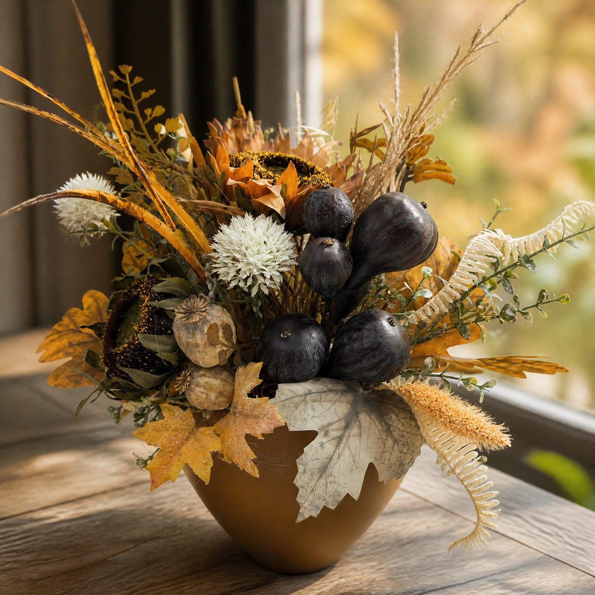 Szene Herbstgesteck Sonnenblumen Feigen Gräser braun schwarz