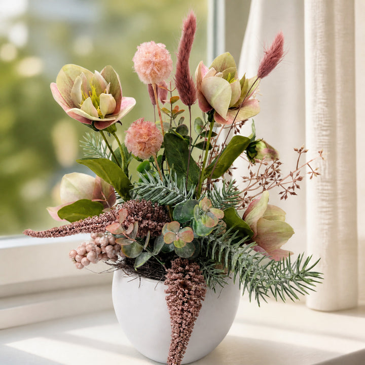 Szene Frühlingsgesteck Christrose Gräser Eukalyptus rosa mint