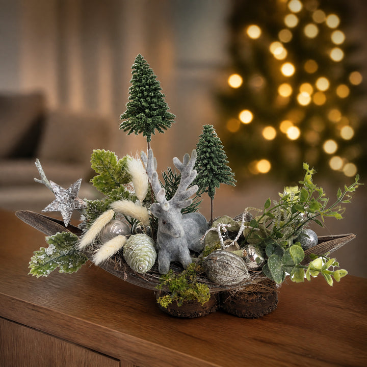 Szene Wintergesteck Hirsch Tannenbäume Stern grau silber