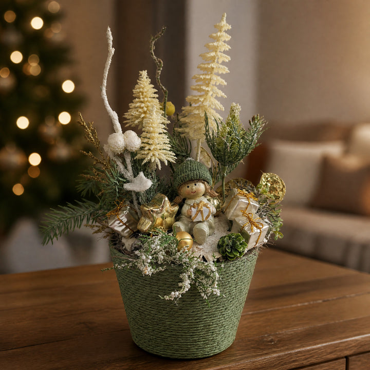 Szene Weihnachtsgesteck Mädchen Bäume Geschenke gold grün