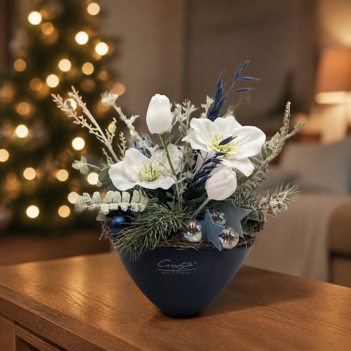 Szene Wintergesteck Christrose Gräser Tannengrün blau weiss