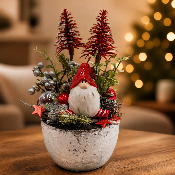 Szene Weihnachtsgesteck Wichtel Bäume Sterne rot silber