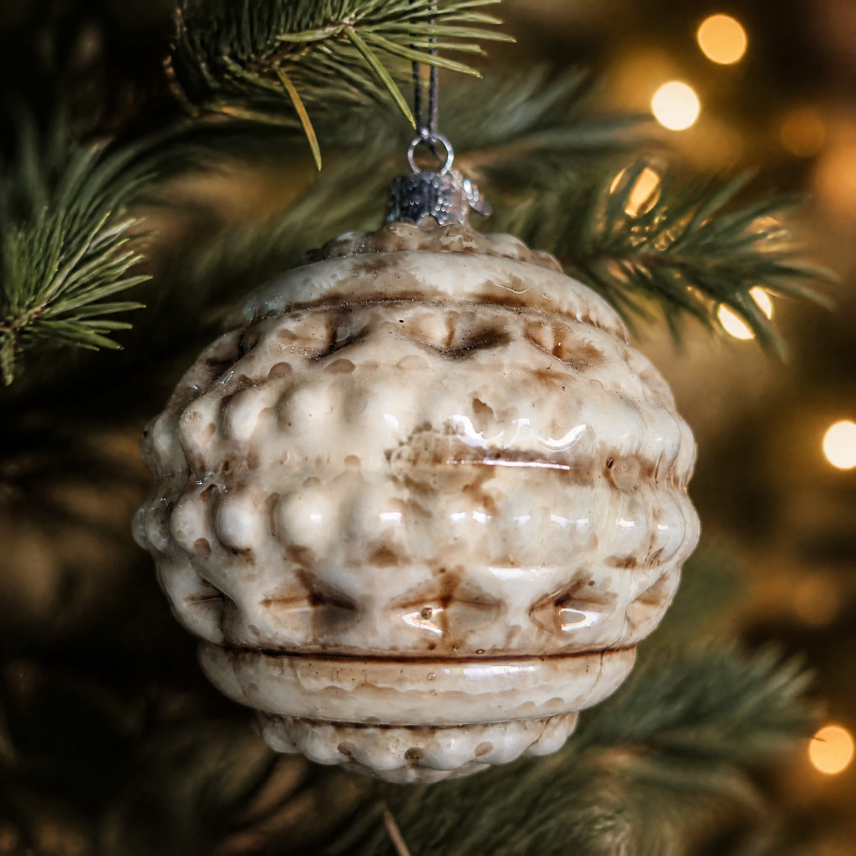 Szene Weihnachtskugel Relief marmoriert creme beige Ø 9 cm