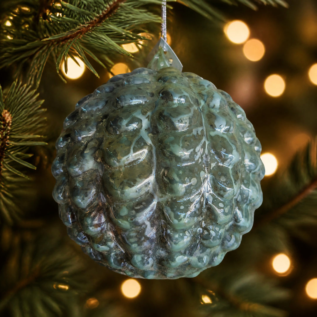 Szene Weihnachtskugel Zapfenform Relief glänzend mint silber Ø 10 cm