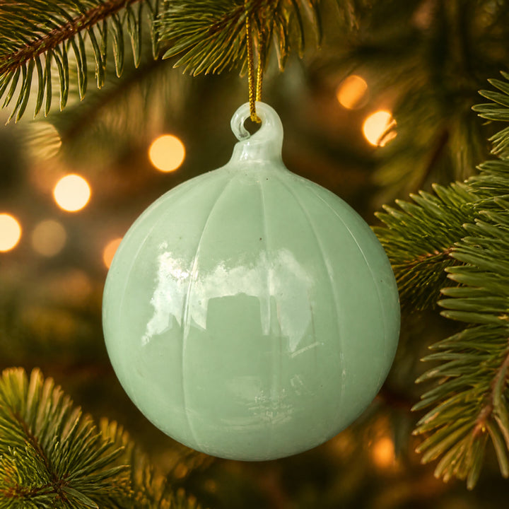 Szene Weihnachtskugel mint glänzend gerippt Ø 10 cm