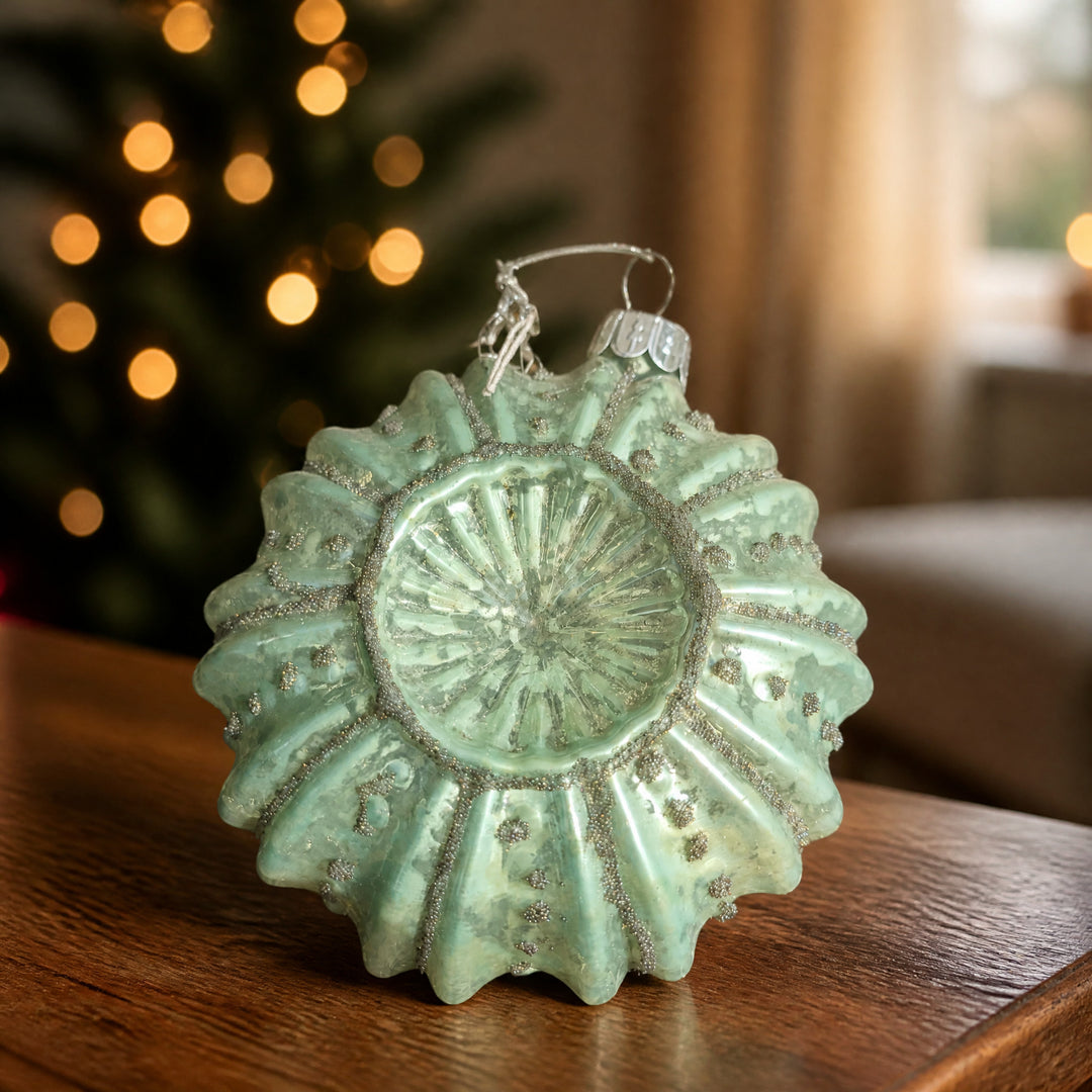 Szene Weihnachtskugel Baumschmuck Blütenform Glas mint silber