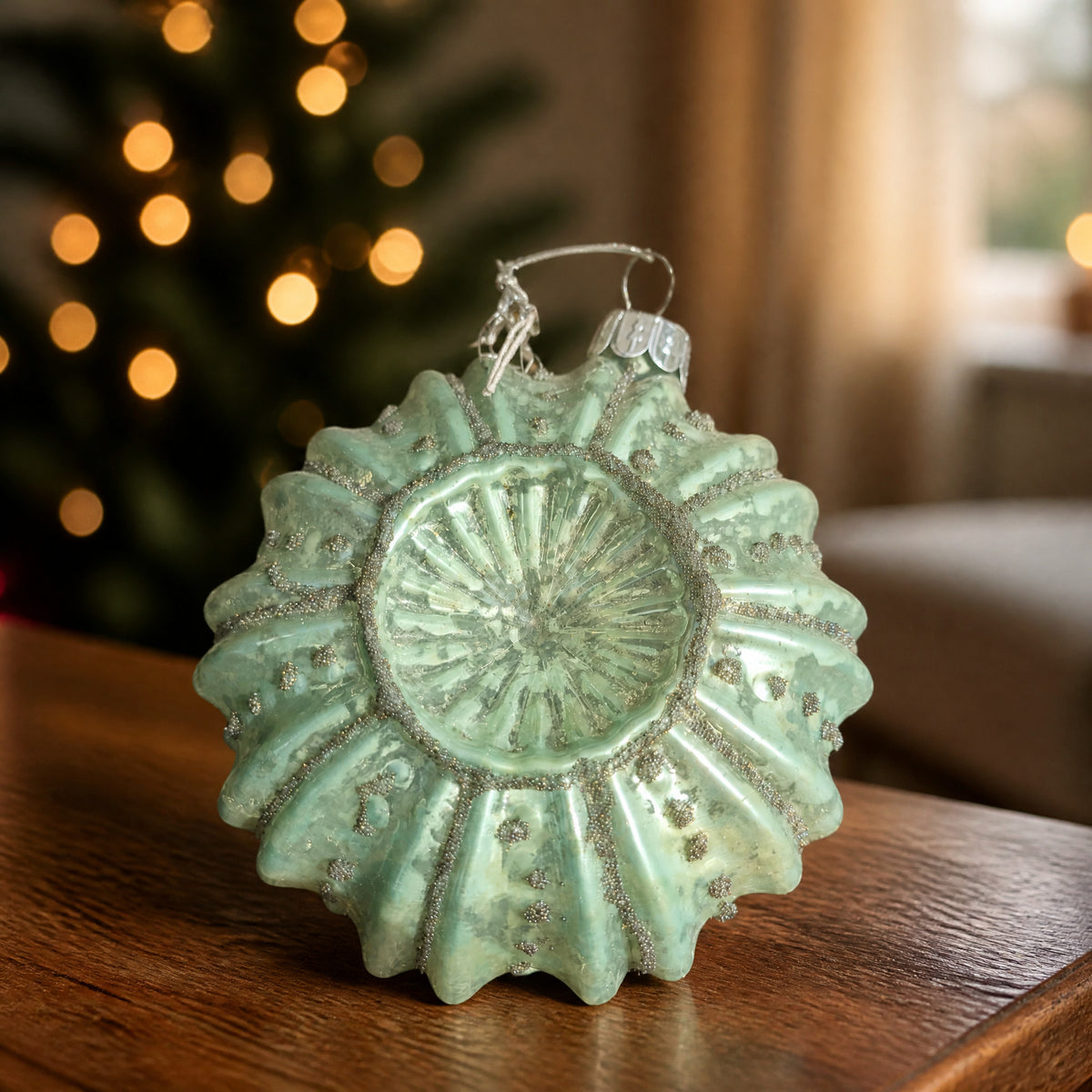 Szene Weihnachtskugel Baumschmuck Blütenform Glas mint silber