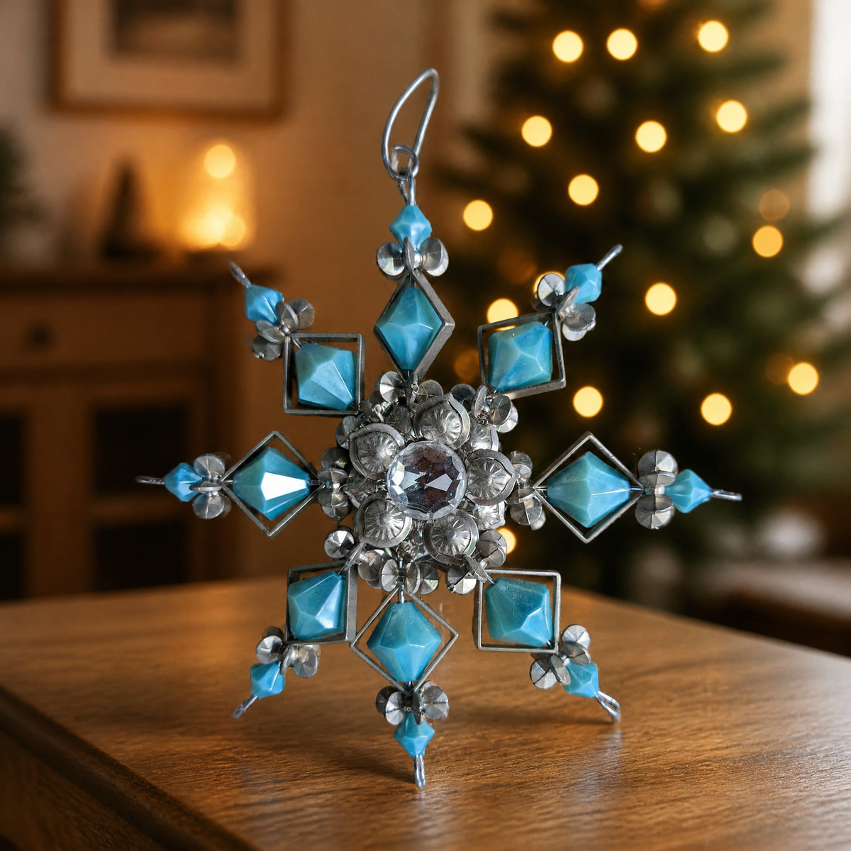 Szene Weihnachtsanhänger Stern türkis silber Schneeflocke Christbaumschmuck