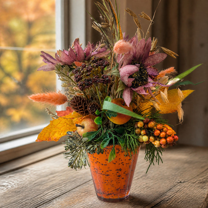Szene Herbstgesteck Sonnenblume Äpfel Beeren lila orange