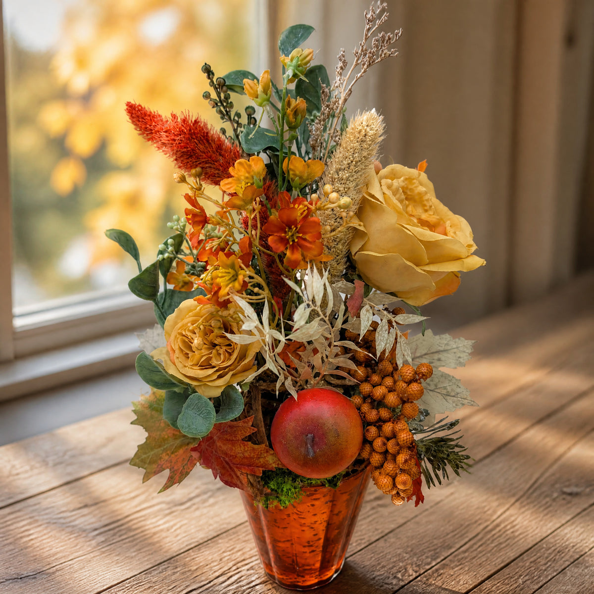 Szene Herbstgesteck Rosen Apfel Gräser Beeren orange gelb