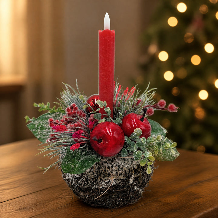 Szene Weihnachtsgesteck Äpfel Beeren LED-Kerze rot grün