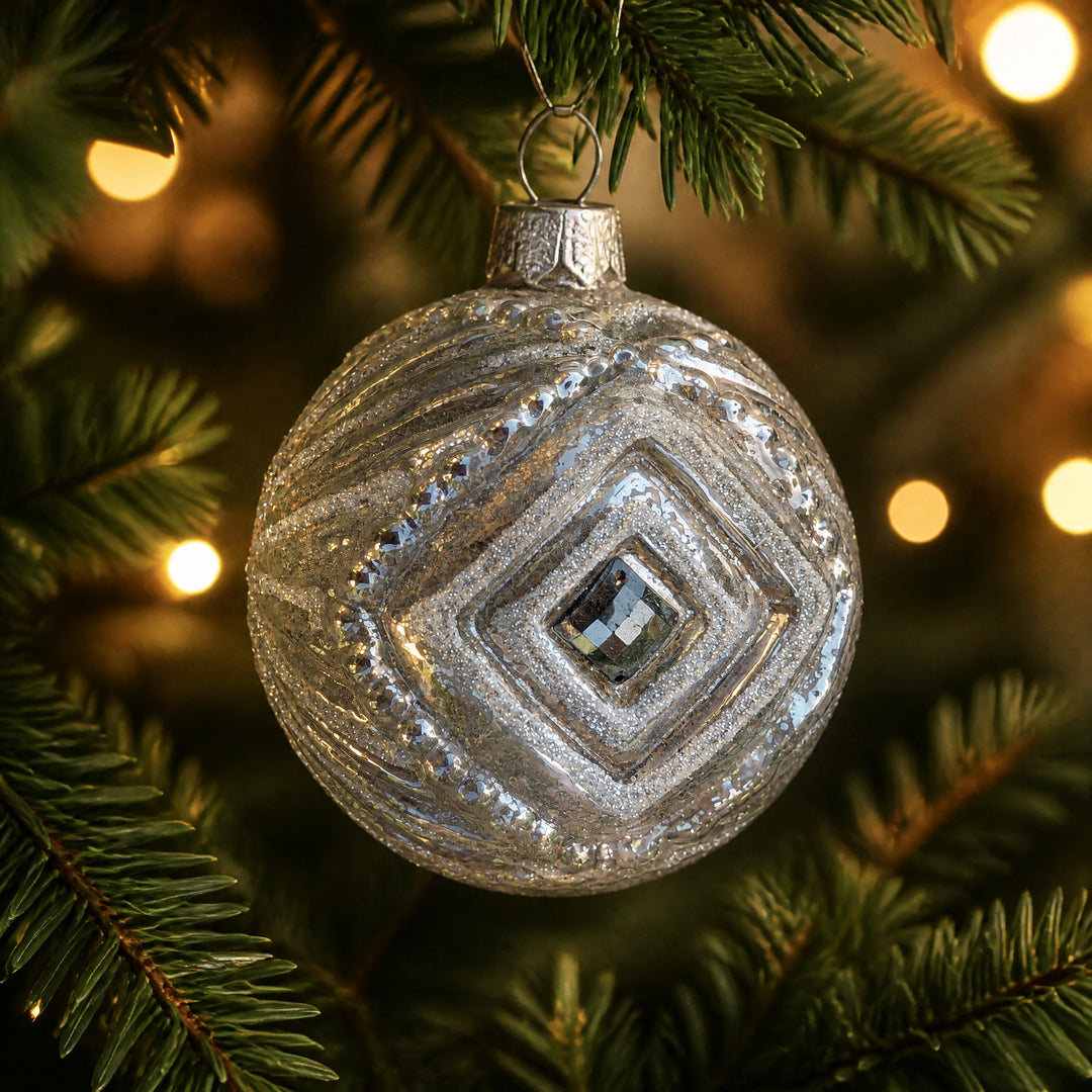 Szene Christbaumkugel Rautenrelief silber Baumschmuck