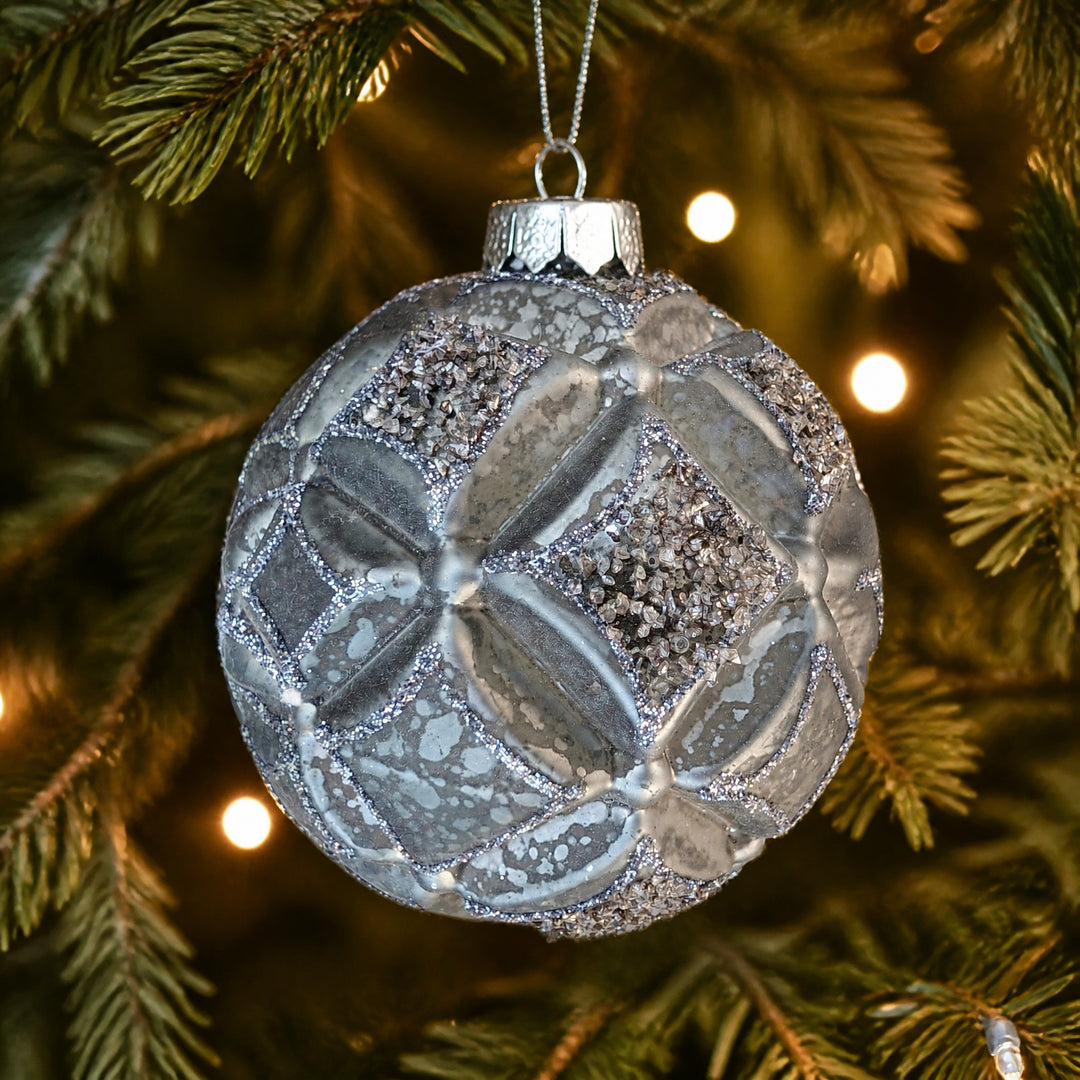 Szene Christbaumkugel Rautenrelief Glitzer silber graugrün Ø 8 cm