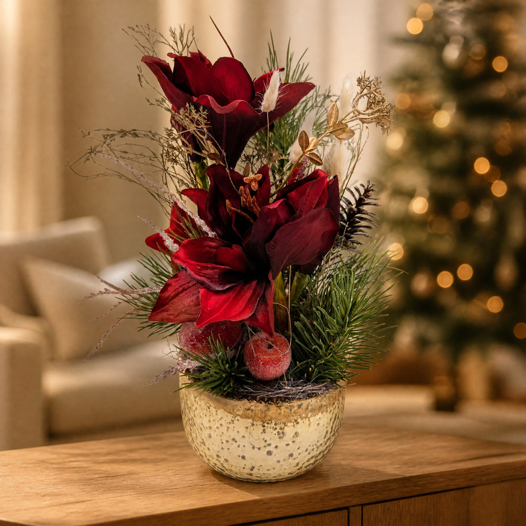 Szene Weihnachtsgesteck Amaryllis Tanne Zapfen rot gold