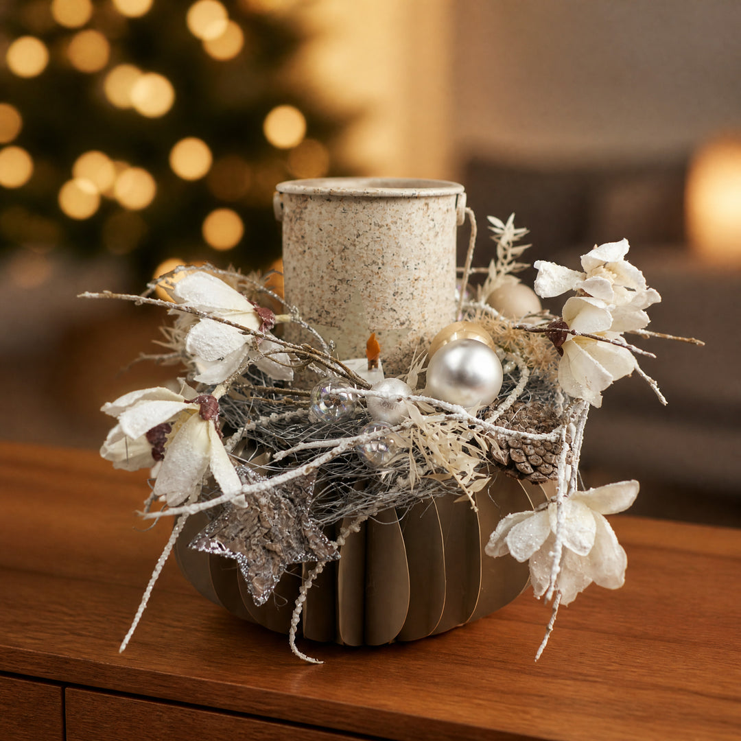 Szene Wintergesteck Windlicht Magnolien Stern creme weiß