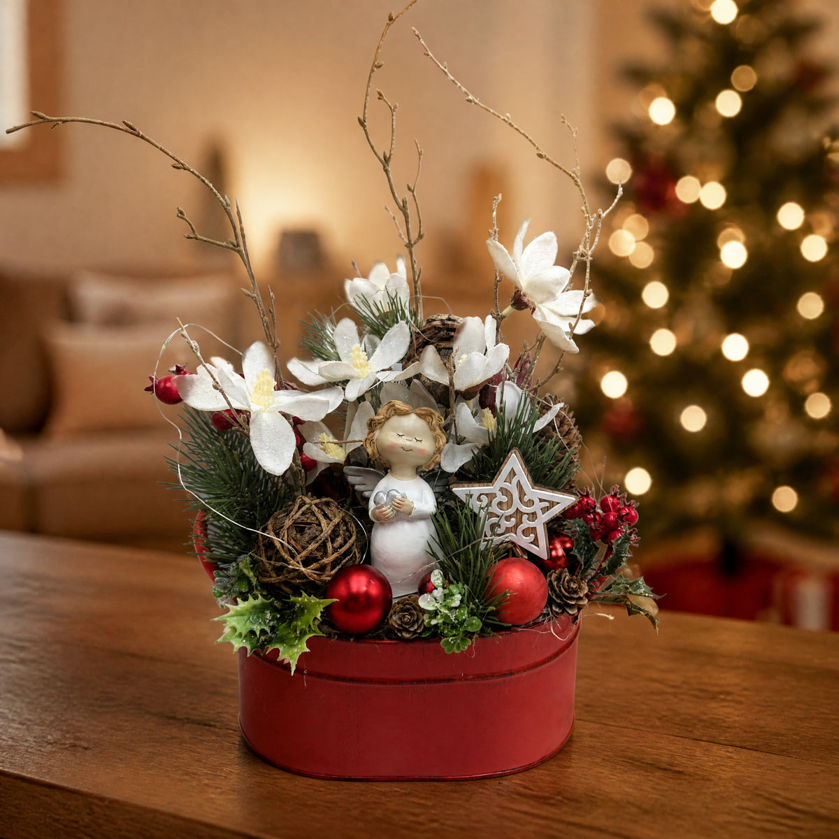 Szene Weihnachtsgesteck Engel Magnolien Zapfen rot weiß