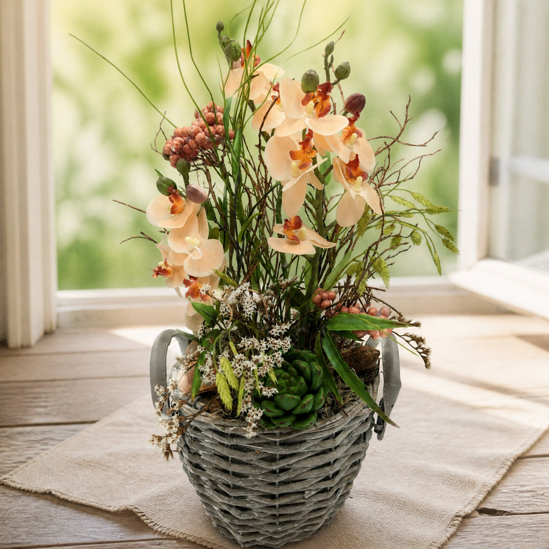 Szene Tischgesteck Orchideen Sukkulente Schnecke Beeren Gräser apricot grün