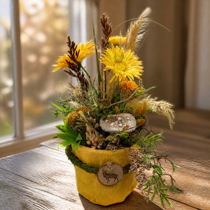 Szene Herbstgesteck Hirsch Pilz Chrysanthemen Beeren Gräser gelb grün