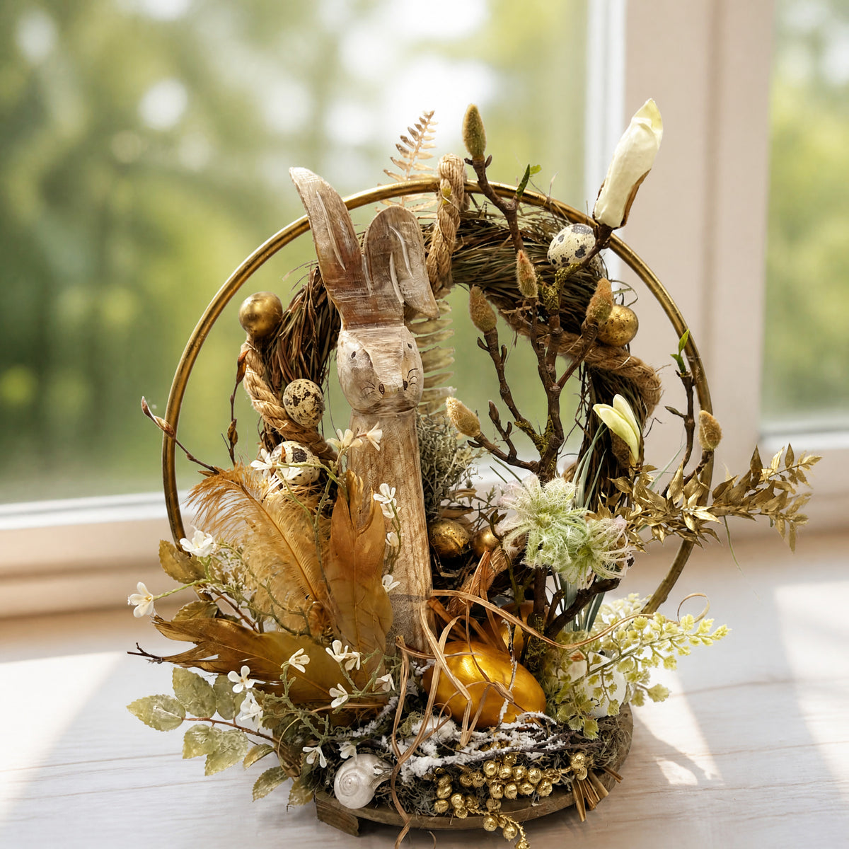Szene Frühlingsgesteck Ostergesteck Hase Feder Ei Magnolie gold natur