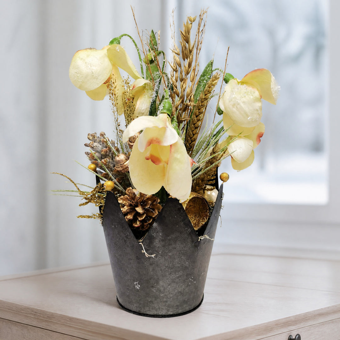 Szene Blumengesteck Herbstgesteck Krone Knotenblume Getreide Zapfen creme gold