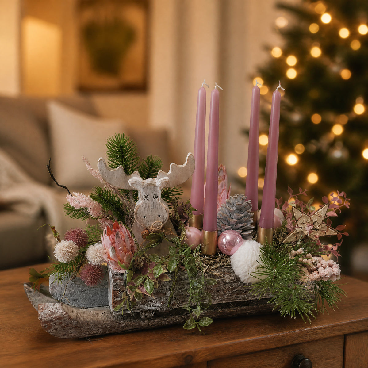 Szene Weihnachtsgesteck Adventsgesteck Schlitten Elch Kerzen Zapfen rosa creme
