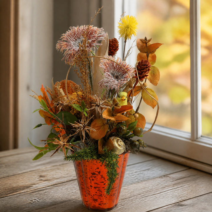 Szene Herbstgesteck Banksia Vogel Schnecke Beeren Blätter orange gelb