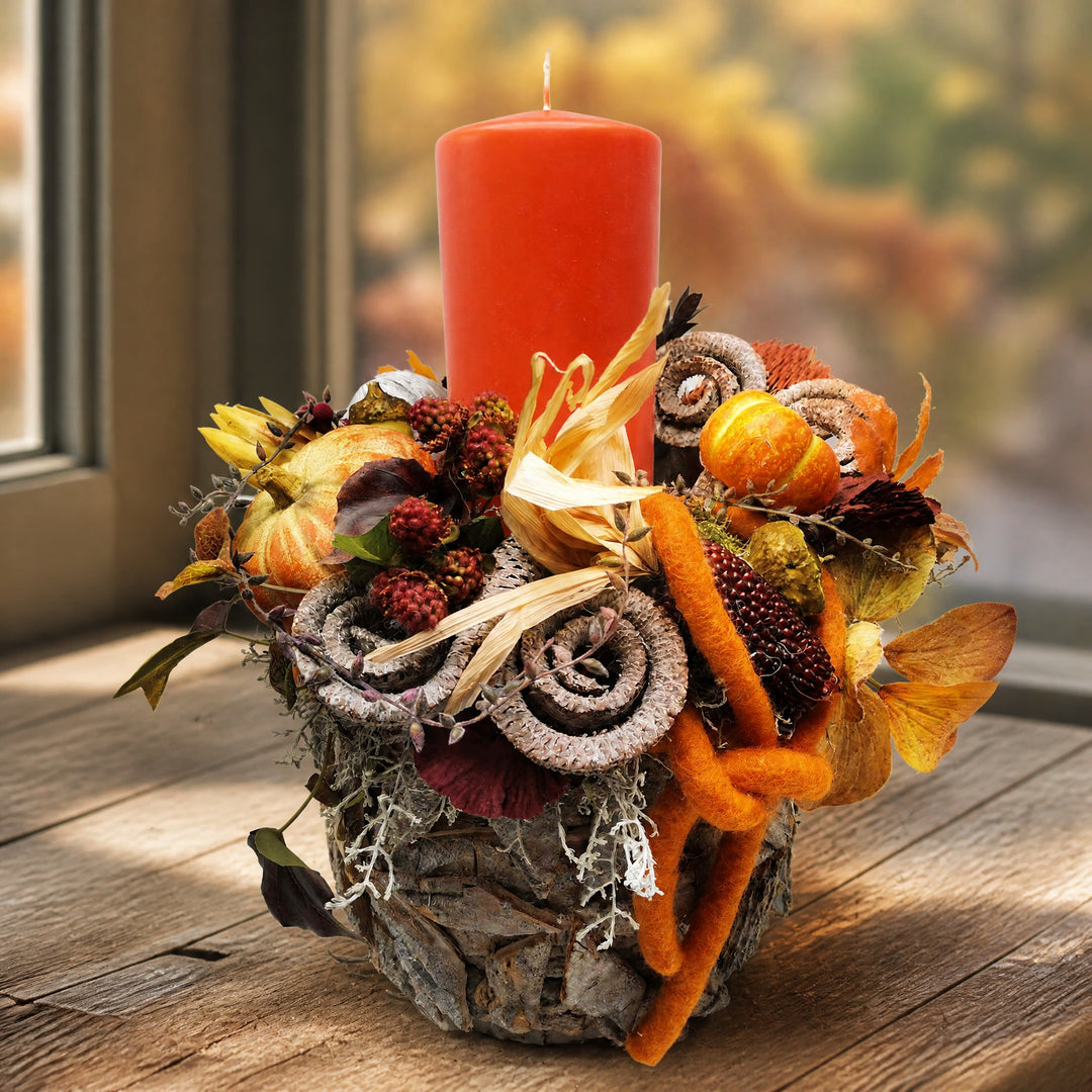 Szene Blumengesteck Herbstgesteck Kerze Kürbis Mais Beeren Blätter orange XL