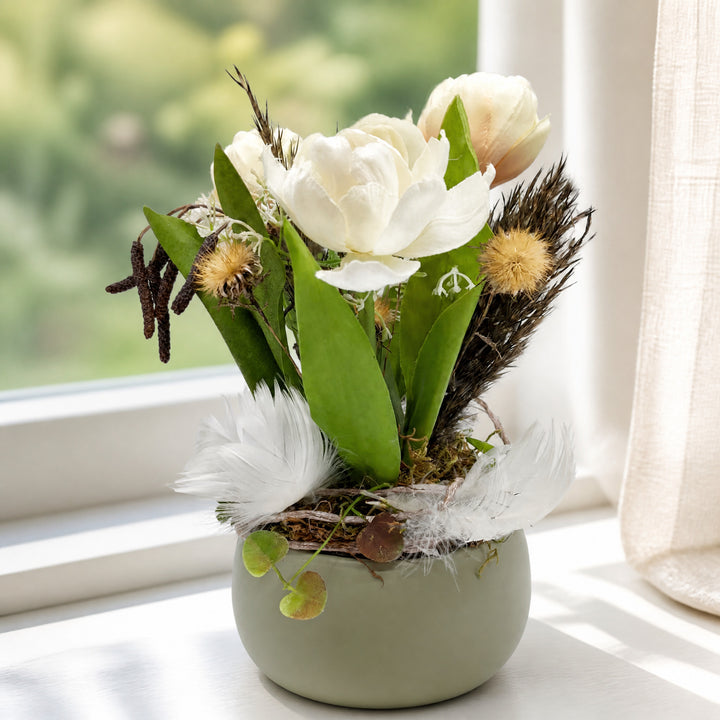 Szene Tischgesteck Sommergesteck Ranunkeln Rose Federn Gräser creme grün