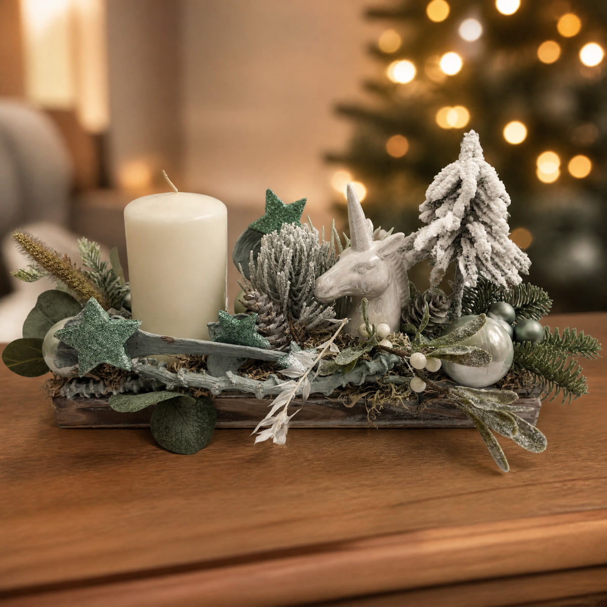 Szene Wintergesteck Weihnachtsgesteck Tischgesteck Einhorn Kerze creme mint