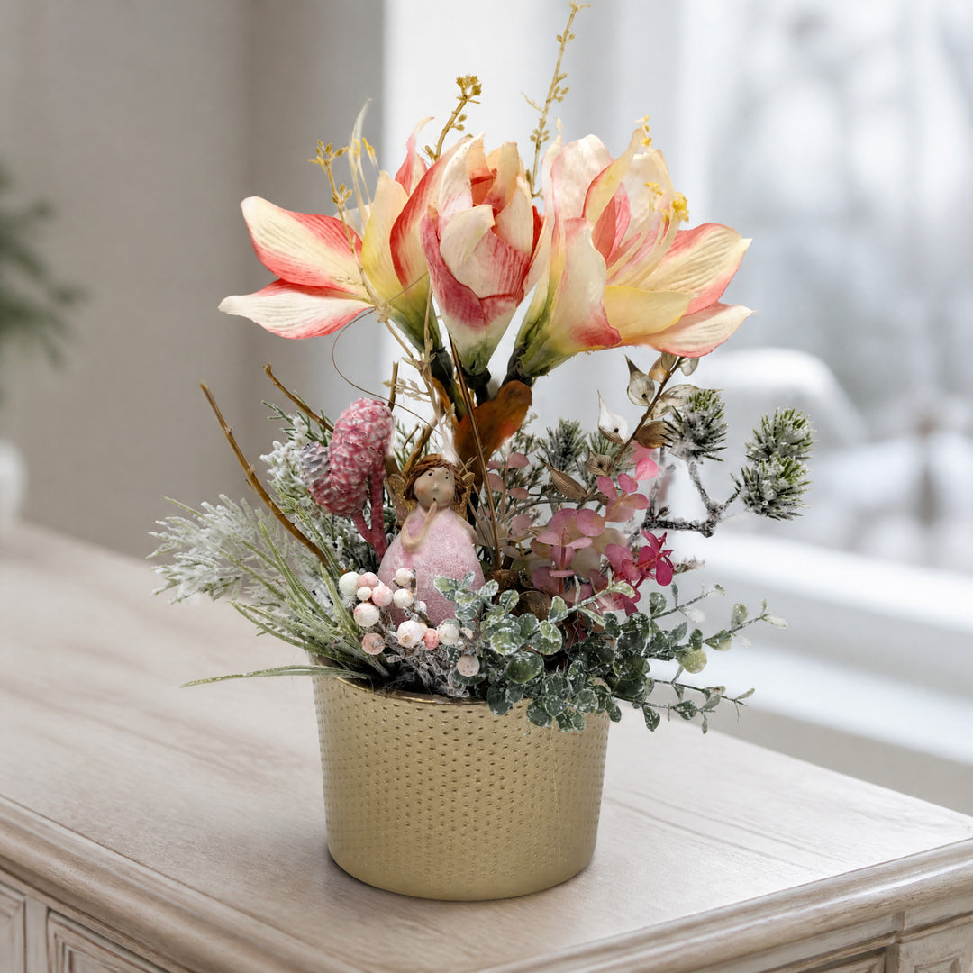 Szene Wintergesteck Tischgesteck Schutzengel Amaryllis Beeren rosa gold