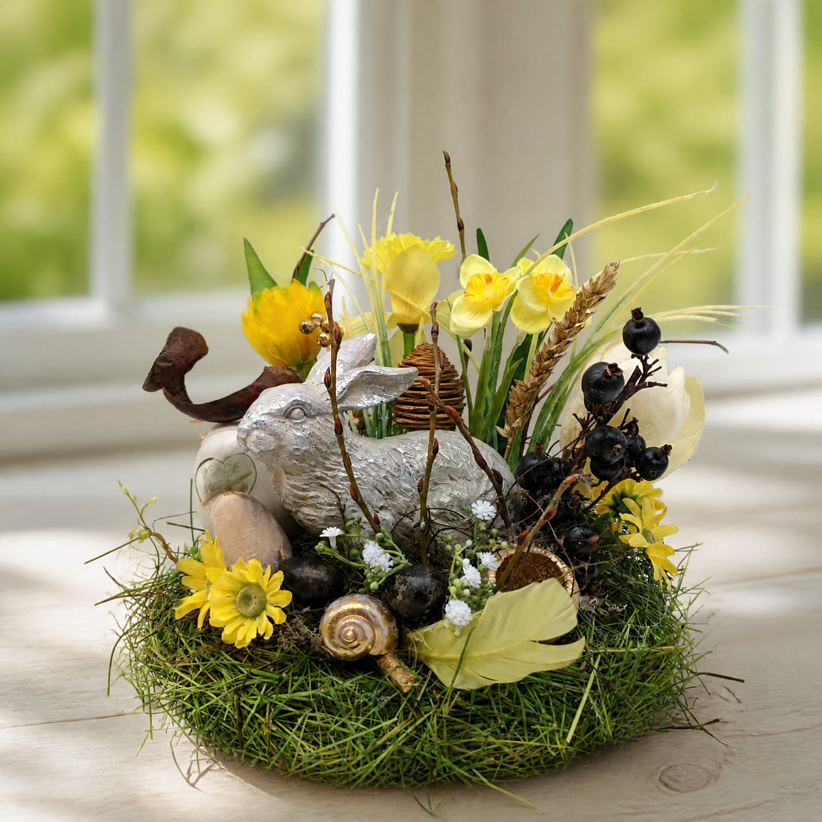 Szene Ostergesteck Nest Hase Narzissen Eier gelb silber