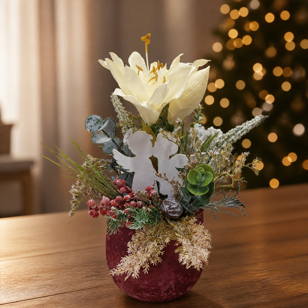 Szene Wintergesteck Weihnachtsgesteck Engel Amaryllis Beeren Gräser weiß rot