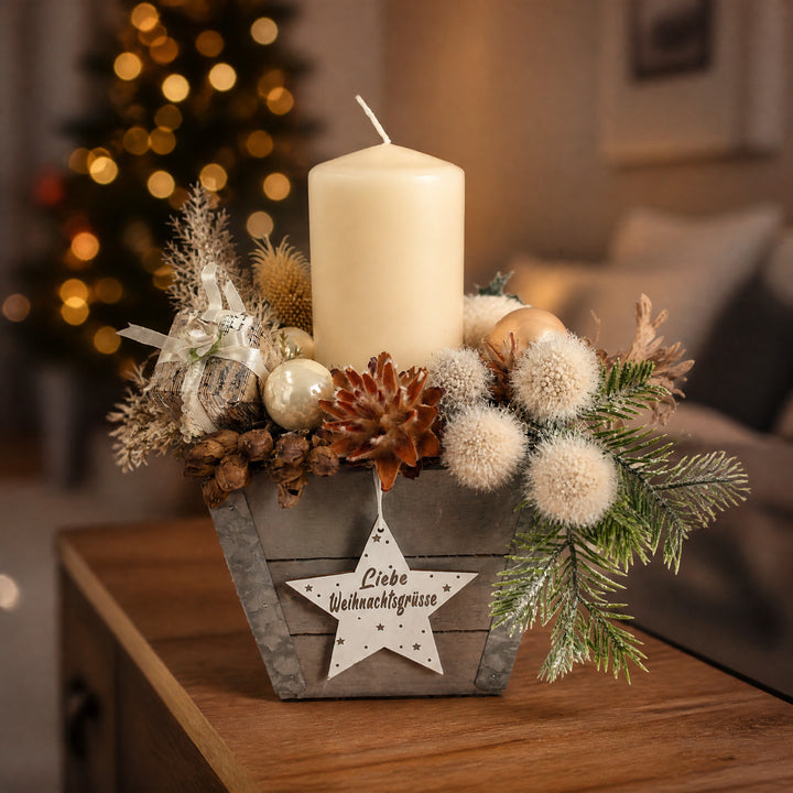 Szene Wintergesteck Weihnachtsgesteck Tischgesteck Stern Kerze creme grau