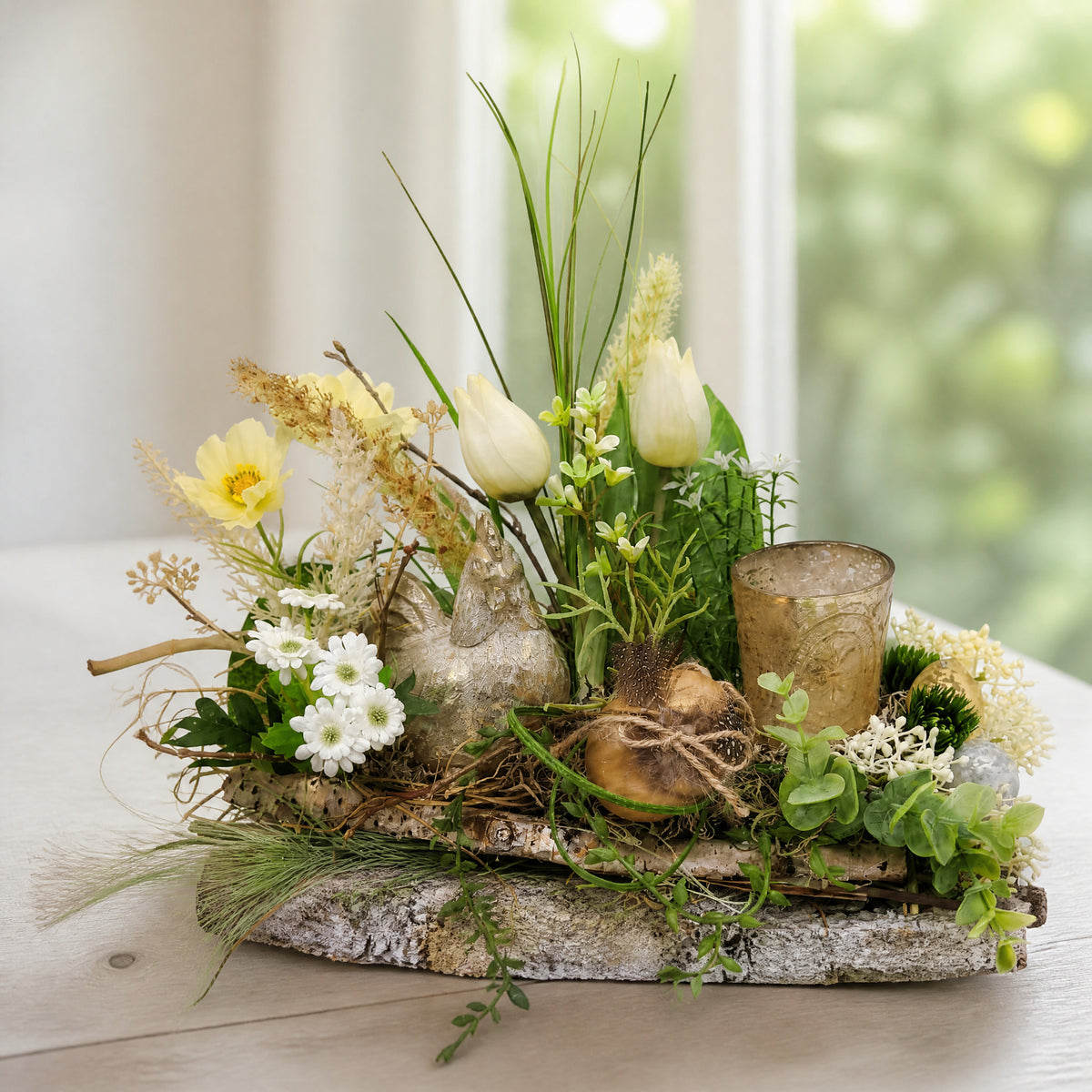 Szene Ostergesteck Frühlingsgesteck Huhn Tulpen Eier Teelicht Gräser gelb gold