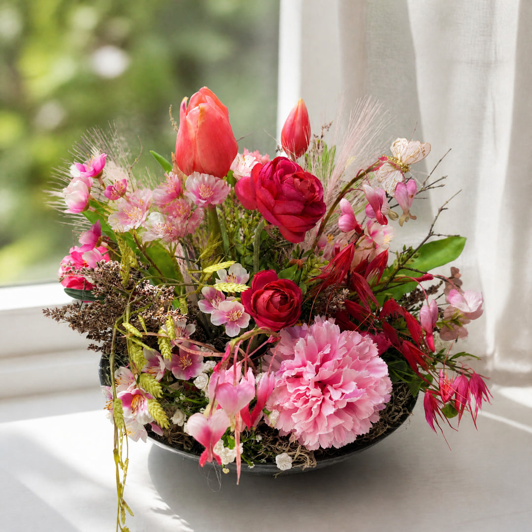 Szene Tischgesteck Beste Freundin Tulpe Tränendes Herz Nelke rosa pink