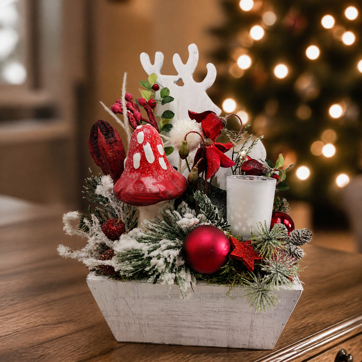 Szene Weihnachtsgesteck Adventsgesteck Teelicht Pilz Hirsch Kugeln rot weiß