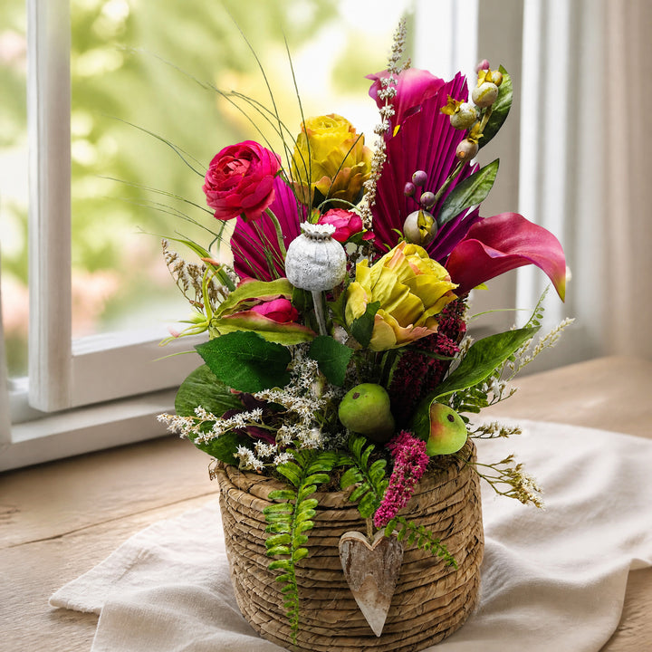Szene Sommergesteck Tischgesteck Rosen Calla Heide Herz pink grün