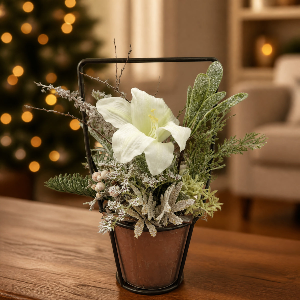 Szene Wintergesteck Tischgesteck Amaryllis Mistel Beeren Gräser weiß grün