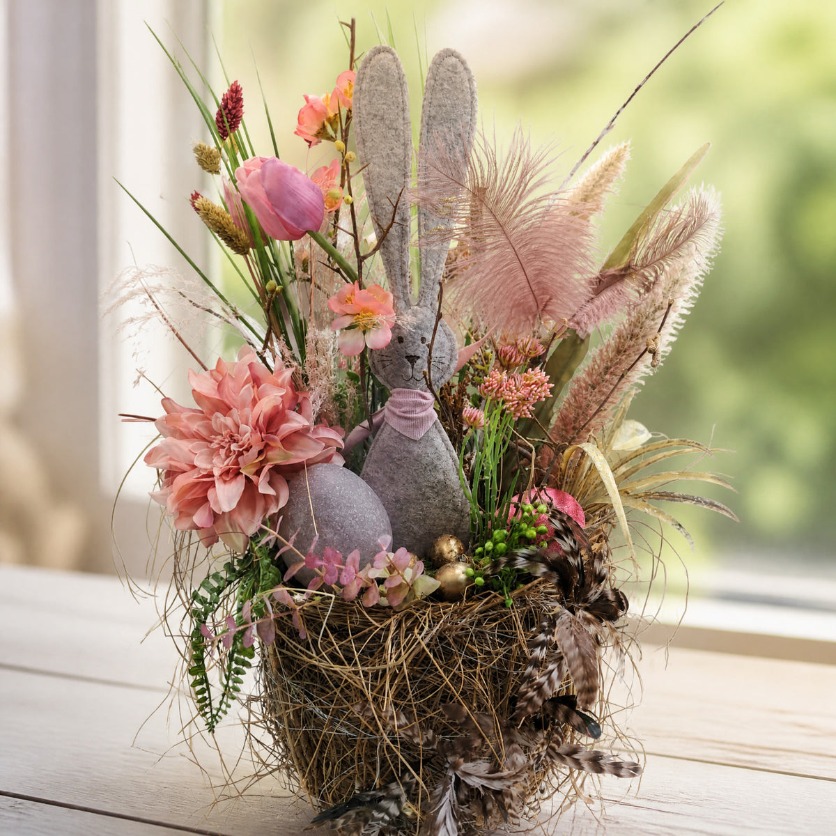 Szene Ostergesteck Frühlingsgesteck Hase Ei Tulpe Federn Gräser rosa natur