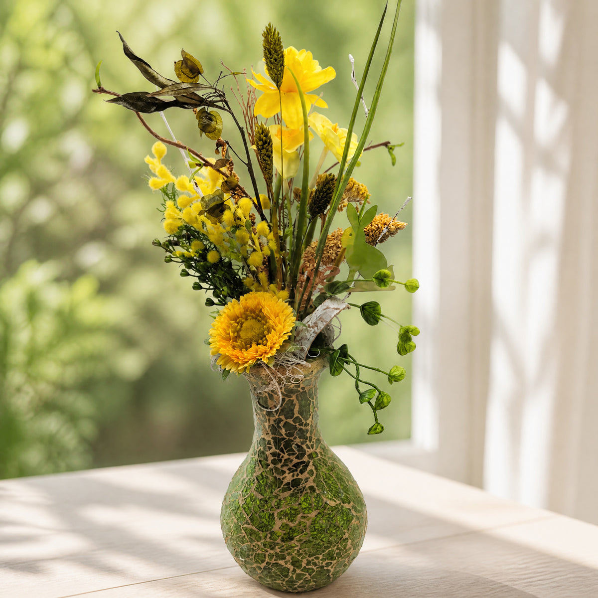 Szene Tischgesteck Ostergesteck Narzisse Gerbera Mimose Hase gelb grün
