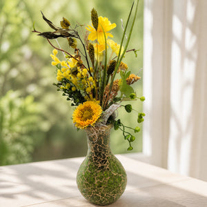 Szene Tischgesteck Ostergesteck Narzisse Gerbera Mimose Hase gelb grün