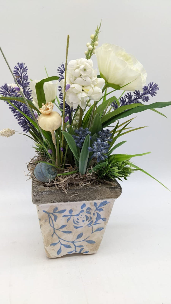Tischgesteck Sommergesteck Schnecke Lavendel Mohnkapsel Mohnblüte Gräser blau weiß