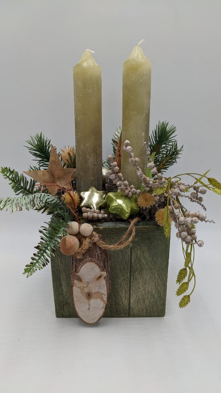 Weihnachtsgesteck Adventsgesteck Tischgesteck Elch Stern Kerze Beeren Tanne grün natur