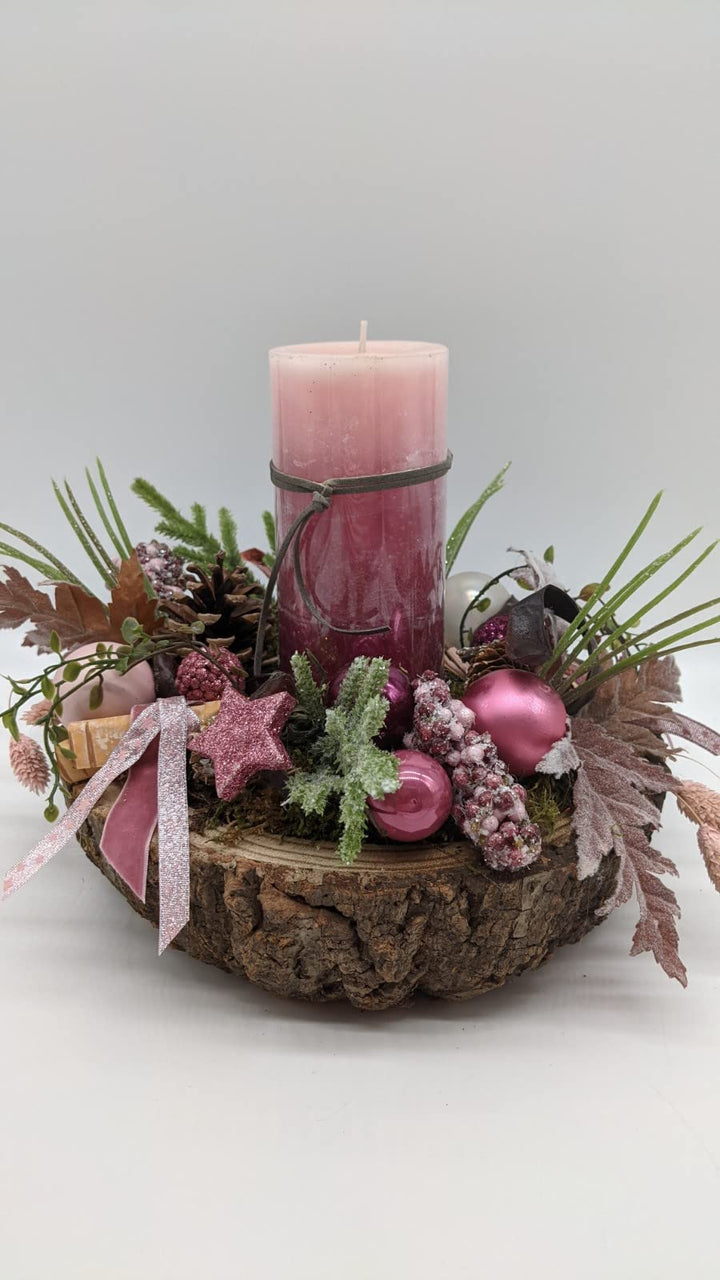 Weihnachtsgesteck Adventsgesteck Kugeln Beeren Stern Kerze Tischgesteck rosa