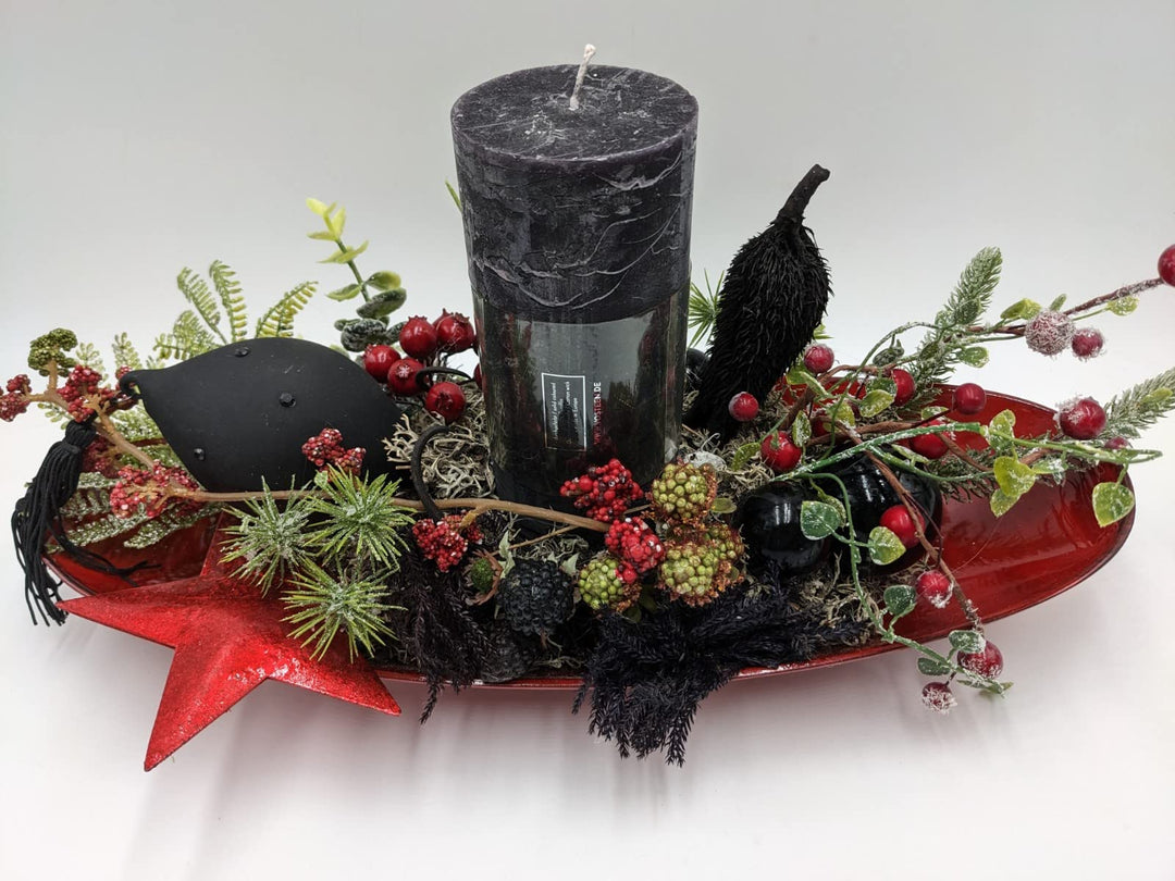 Wintergesteck Weihnachtsgesteck Tischgesteck Kugel Stern Kerze Beeren Tanne schwarz rot