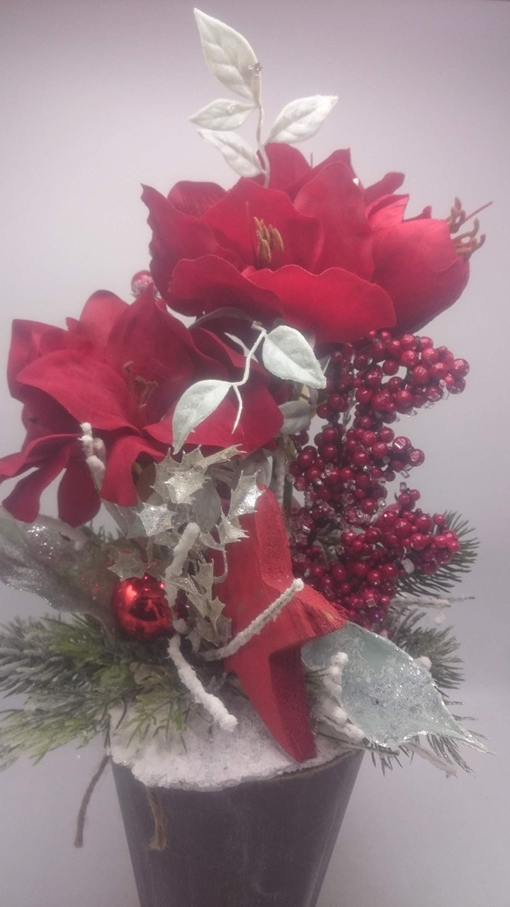 Weihnachtsgesteck Tischgesteck Wintergesteck Kunstfloristik Amaryllis Beeren rot